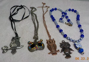 VINTAGE LOT OF 5 OWL PENDANTS/NECKLACES MULTI-COLOR MULTI-MEDIA - Picture 1 of 20