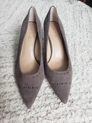 Ann Taylor женщин серый Suade низкий Hill насосы размер 8 М новый без коробки - Изображение 1 из 4