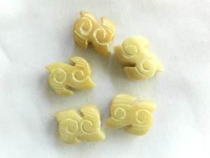 Jade, Cute Carved Dragon Shape Beads, 15mm x 13mm x 6mm Approx, Bag Of 5 - Bild 1 von 1