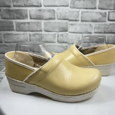 Tamancos femininos de couro vegano profissional Dansko XP tamanho 39-EUA 8,5/9 amarelos - Imagem 1 de 4