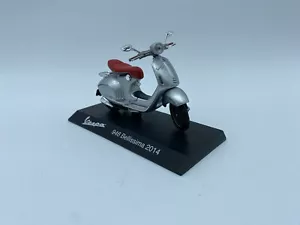 Modelo Scooter Vespa 946 Bellísima 2014 Gris - Maisto - Escala 1:18 - Imagen 1 de 2