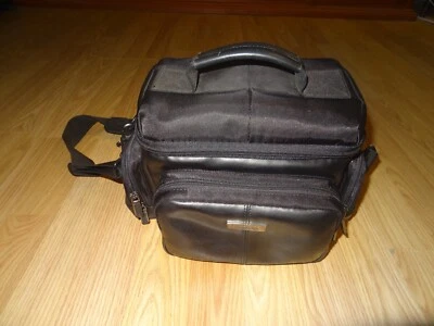 Bolsa de viagem Targus preta de couro e lona - Imagem 1 de 4