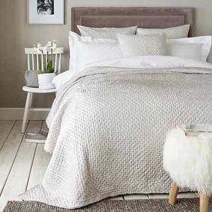 The White Company Audley Quilt Bedspread Super King Size - Picture 1 of 7