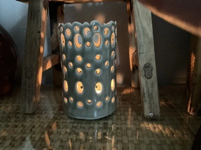 Candelabro de encaje de cerámica hecho a mano varios tamaños agujeros (beige) Foto 1 de 4