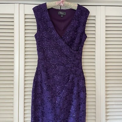 Nuevo sin etiquetas Vestido Brillante Púrpura Profundo Floral Encaje Lentejuelas Talla 6-8 Sin Mangas Largo Midi Foto 1 de 4