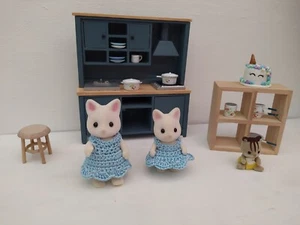 Lote De Ropa Para animales calico critters vestidos ganchillo Sylvanian familia - Imagen 1 de 3