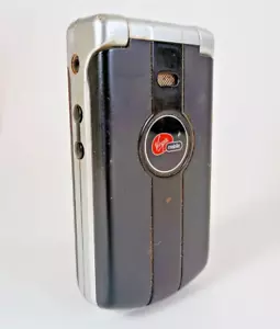 Teléfono abatible vintage Kyocera 3G COMA - plateado y negro (móvil virgen) SIN PROBAR. - Imagen 1 de 12