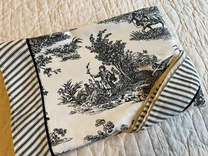 Country Village White & Black Toile & Stripe Print Cotton Oval 58x73 Tablecloth - Picture 1 of 8