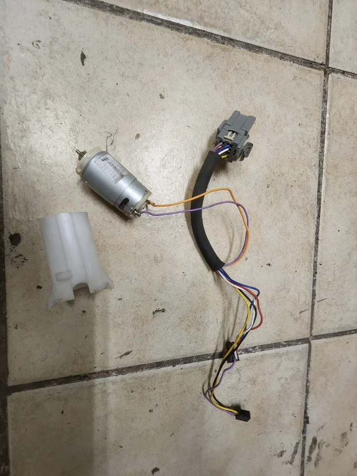 2004-2005-2006-2007-08-2009 Jaguar XJ8 XJR VANDEN PLAS MALETERO BLOQUEO PESTILLO MOTOR Foto 1 de 1