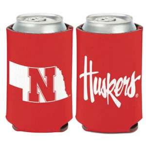 2 STÜCK NEBRASKA CORNHUSKERS DOSENKÜHLER KOOZIE SET 2-SEITIG NCAA LIZENZIERT GO BIG ROT - Bild 1 von 1