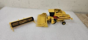 Vintage Ertl Farm Machines 1/64 New Holland Combine, Red Stripe 0630G - Picture 1 of 17