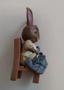 Ganz Tail Towns Friends Adult Collectible Figurine Rabbit Quiltmaker Bunny - Imagen 1 de 6