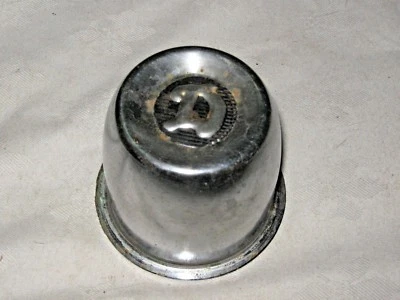 A Vintage Steel Chrome Wheel Centre Cap with Letter D (Datsun, Daimler, Dodge ?) Foto 1 de 4