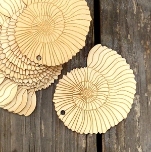 10x Holz Ammonit Fossil Handwerk Form 3 mm Lage Dinosaurier prähistorische Schale  - Bild 1 von 4