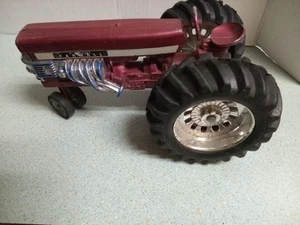 McCormick Fly’N Farmall Pulling Tractor, 1/16 Scale - Picture 1 of 11