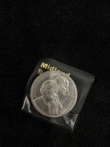 Queen Elizabeth 2 & Prince Phillip Golden Wedding 1997 £5 coin,presentation case - Picture 1 of 3