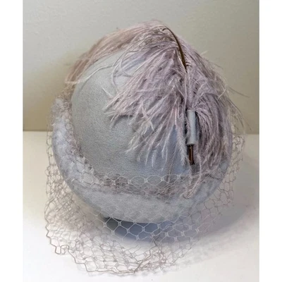 Sombrero Cloche Vintage ANDRE Para Mujer Lavanda Fieltro Plateado Lana Pluma Avestruz Velo Foto 1 de 4