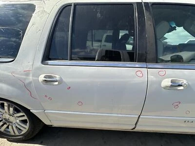 Conjunto de puerta trasera derecha usado lado trasero se adapta a: Lincoln Navigator 2008 eléctrico pr Foto 1 de 4