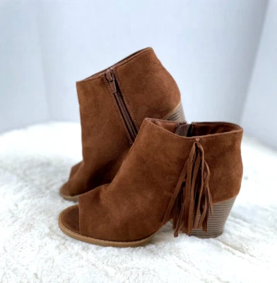 Soda Shoes Women's Sz 8  Faux Suede Fringe Peep Toe Zipper Block Heels Brown - Image 1 of 4