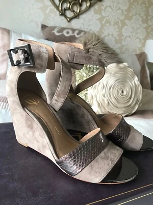 Signature VINCE CAMUTO / Summer Wedge Sandles size 5 1/2 - Image 1 of 4