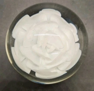 Fermacarte in vetro artistico fiore bianco altezza 5,5 cm diametro 8 cm - Foto 1 di 3