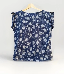NEW Lily & Me Surfside Denim Blue White Cotton T shirt Top Daisy Print Size 12 - Picture 1 of 7