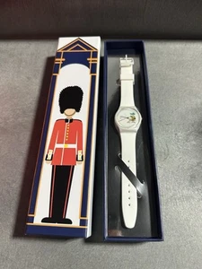 Reloj Swatch The Queens Platinum Jubilee CÓMO MAJESTUOSO para dama GZ711 - Imagen 1 de 9