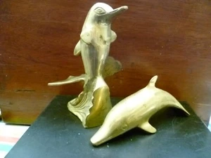 VINTAGE PAAR MESSING DELFIN FIGUREN. ZWEI SCHWERE MESSINGGUSS DELFIN FIGUREN - Bild 1 von 5