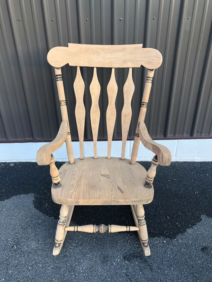 MADERA MACIZA ANTIGUA/VINTAGE MECEDORA, MECEDORA, PARCIALMENTE RESTAURADA Foto 1 de 4