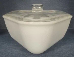 Inland Milk Glass ~ 9" Triangle BAKING DISH with Clear LID ~ 2-Quart ~ MCM - Picture 1 of 7