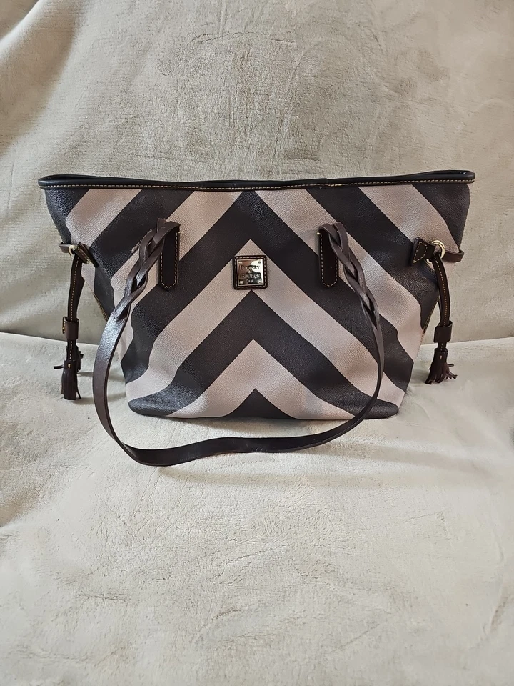 Bolso de Mano Dooney & Bourke Marrón y Beige Chevron Flecos  Foto 1 de 4