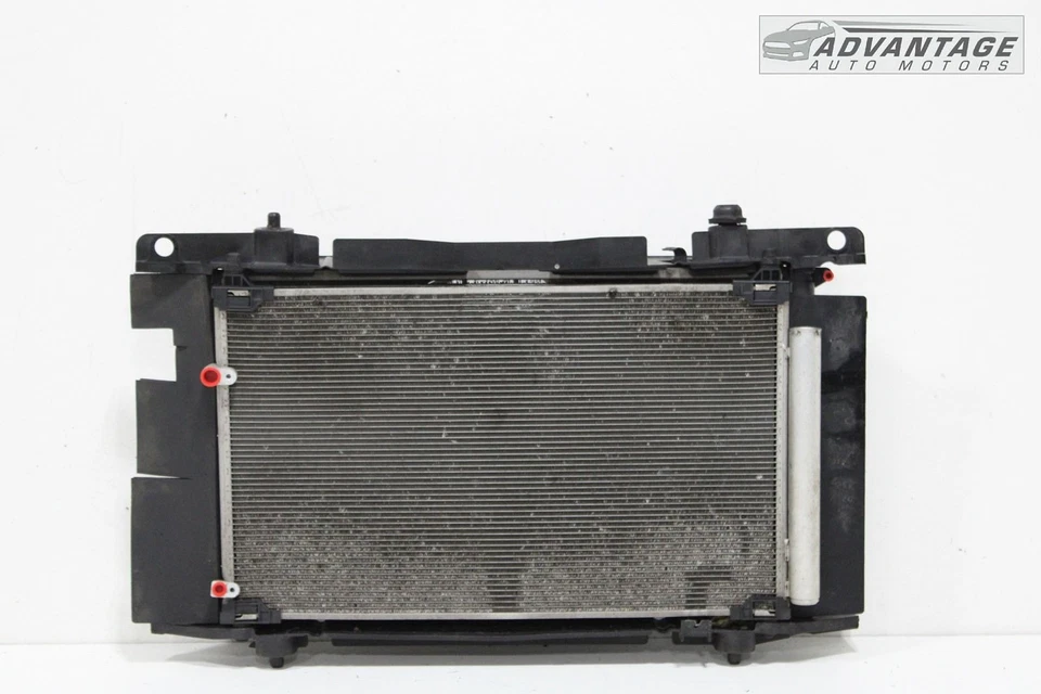 Toyota Corolla IM 2017-2018 1.8 motor refrigerante radiador de refrigeración y ventilador de cubierta OEM Foto 1 de 4
