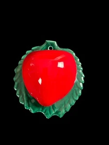 Vintage Apple Wall Pocket 3D Ceramic With Leaf Grandmacore Grannycore - Picture 1 of 8