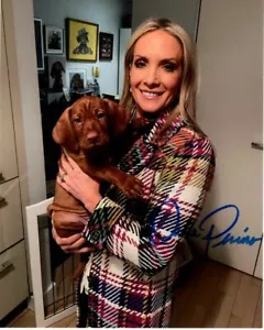 Dana Perino Firmado Autografiado 8x10 con Foto de Percy el Perro con Holograma Certificado de Autenticidad - Imagen 1 de 2