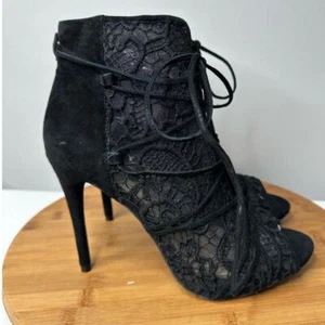 Women's Jessica Simpson Bessy Peep-Toe Black Lace Heeled Bootie Back Zip Sz 7.5 - Picture 1 of 8