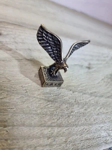 Adorno de escritorio antiguo afortunado chino de águila de latón liso Feng Shui - Imagen 1 de 6