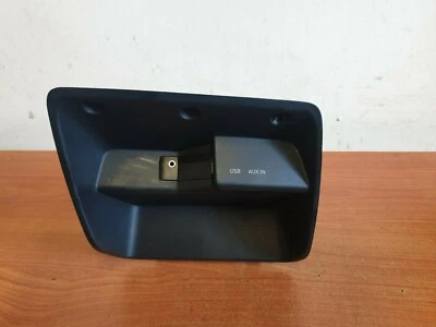 Seat Ibiza 2012 6J USB & AUX Multimedia Interface Box 6J2857563 - Image 1 of 2