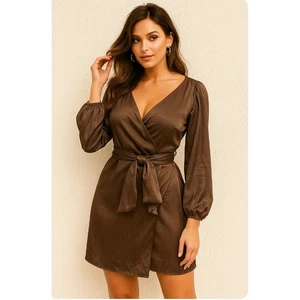 Vestido REVOLVE Krissa XS Marrón Sedoso Envolvente Mangas Hinchadas Femenino Sexy Satinado - Imagen 1 de 8