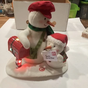 Peluche de muñeco de nieve Hallmark 2018 entrega especial nuevo con etiquetas funcionando - Imagen 1 de 6
