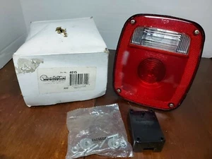 NOS Truck-Lite 4015 Singnal-Stat, Incandescent, LH 3 Stud, License Light. - Picture 1 of 7
