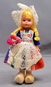 "Muñeca holandesa vintage niña con zapatos holandeses trabajando ojos dormidos Holanda 6""" - Imagen 1 de 6