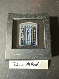 Club 33 Pin Door und Alfred Limited Edition 500 Neu - Bild 1 von 3