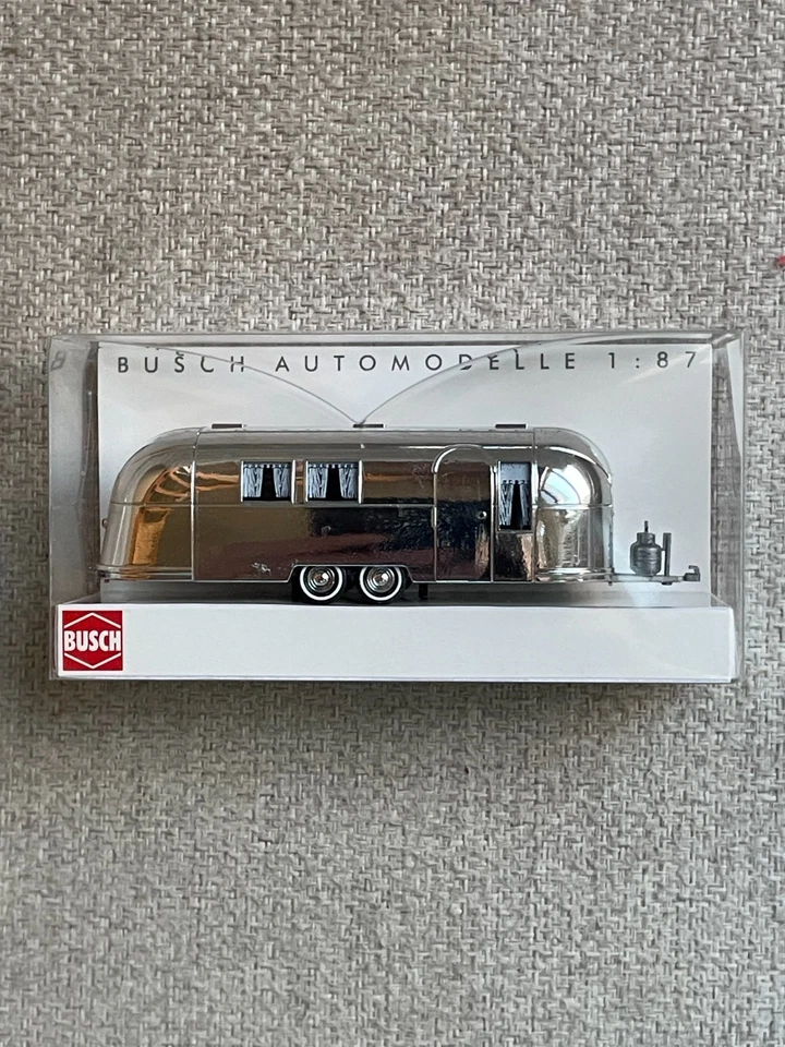 BUSCH 1:87 HO SCALE CHROME AIRSTREAM CARAVAN TRAILER DIECAST NEW IN BOX - Image 1 of 2