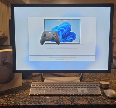 Microsoft Surface Studio 2 (1 TB, i7, 16 GB, 28 pulgadas) + dial de superficie y auriculares Foto 1 de 4