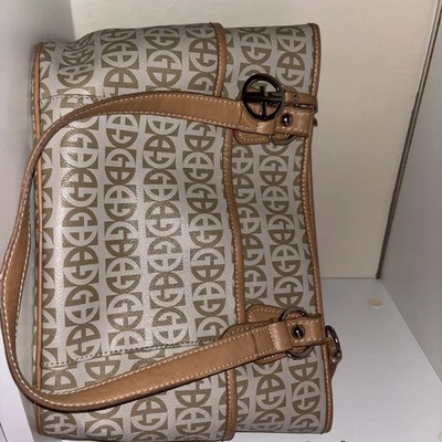 Bolso de hombro para mujer Gianbernini monograma blanco y tostado nuevo nunca usado Foto 1 de 4