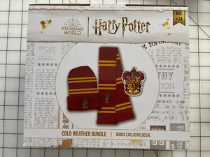 HARRY POTTER Paquete de Clima Frío Gryffindor Gorro Sombrero, Bufanda y Calcomanía - Nuevo en Caja - Imagen 1 de 2