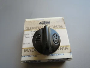 NOS KTM 50 SX Junior Mini SXS 65 XC 400 XC W EXC Oil Filler Plug Cap 54330020000 - Picture 1 of 4