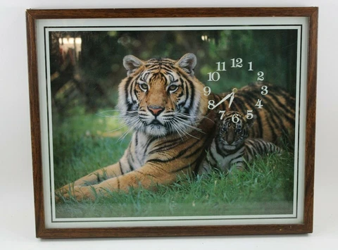 Vintage Intercraft Industries Glass Shadow Box Tiger Clock 1970-80's Big Cats Cover