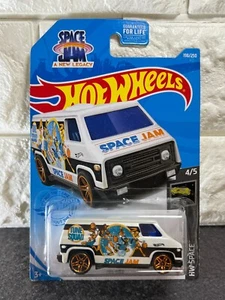 Hot Wheels HW Space 4/5 70s Van 198/250 A New Legacy White - Picture 1 of 4