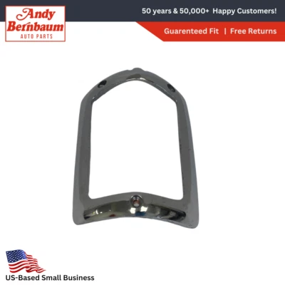 Lámpara de luz trasera derecha Chrysler New Yorker 1950-1952 bisel cromado 1345962 NOS. Foto 1 de 4